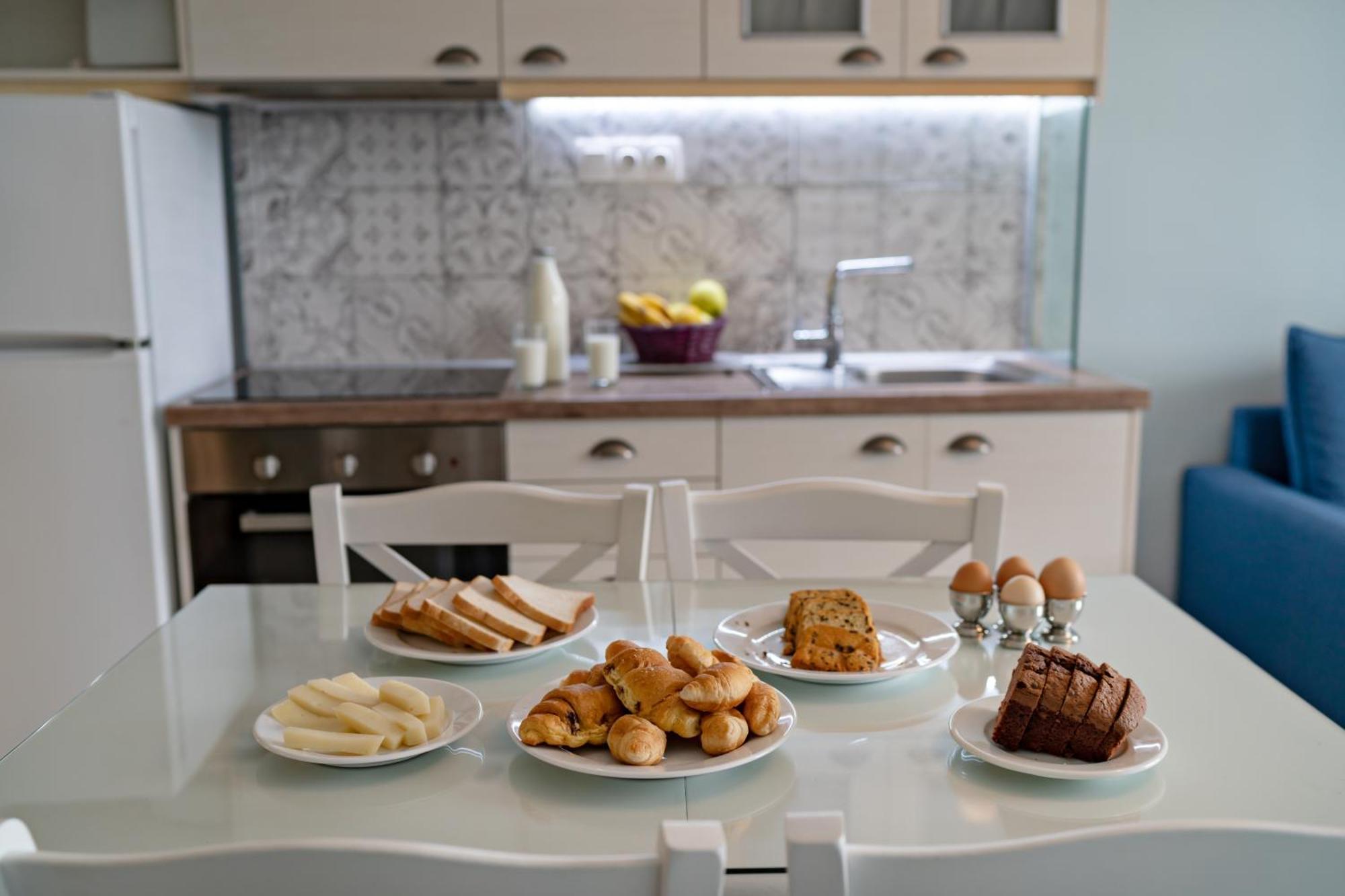 The Village Apartments Плакиас Экстерьер фото