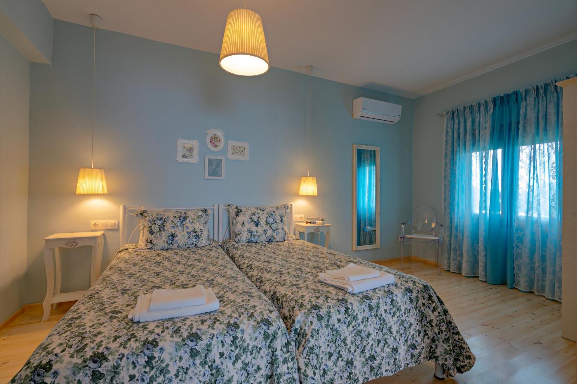 The Village Apartments Плакиас Экстерьер фото
