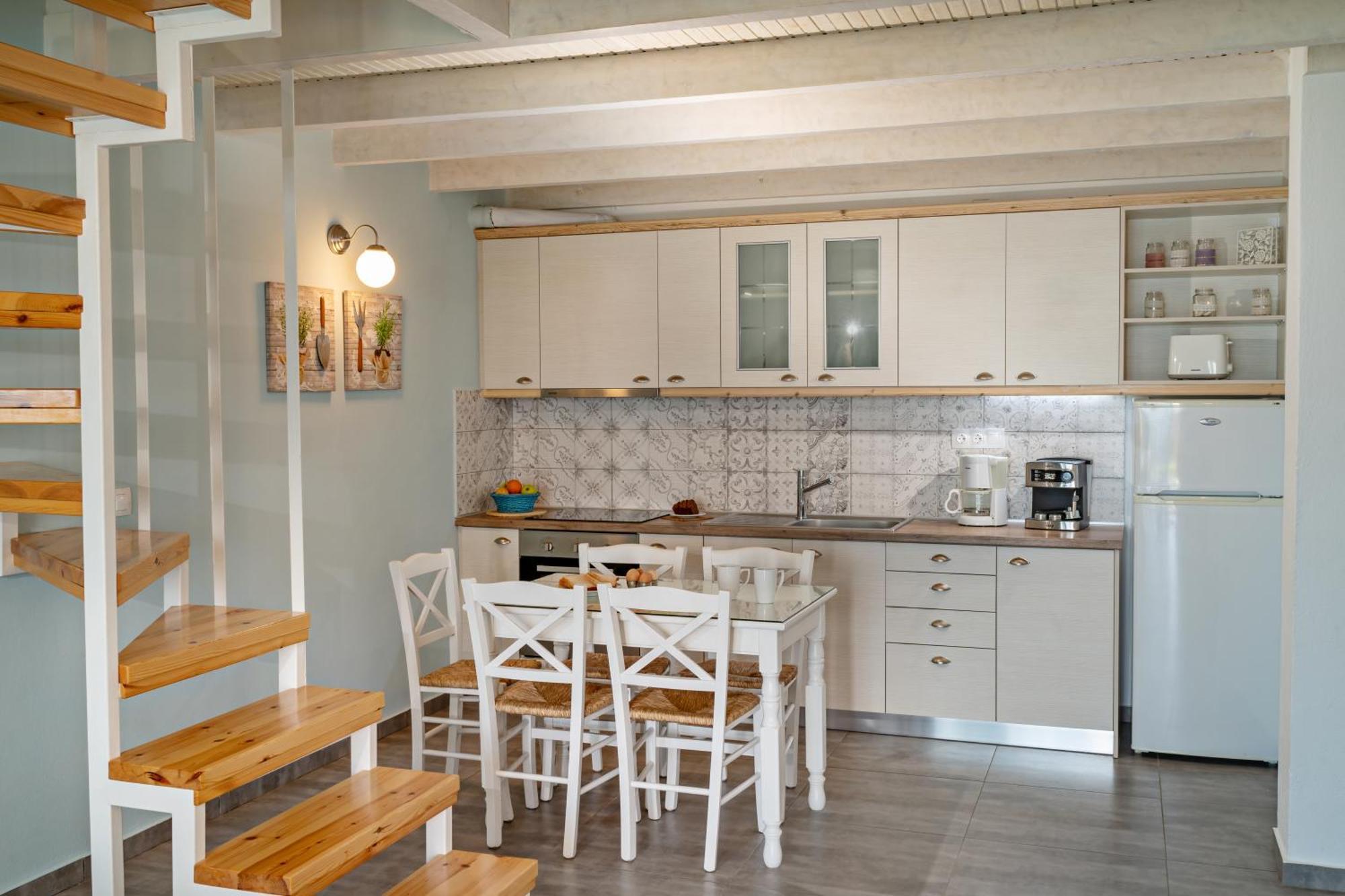 The Village Apartments Плакиас Экстерьер фото