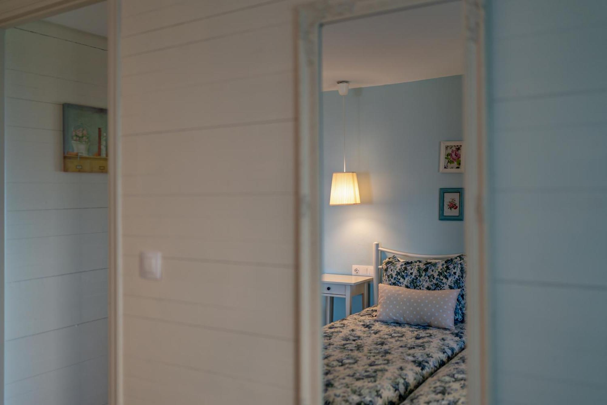 The Village Apartments Плакиас Экстерьер фото