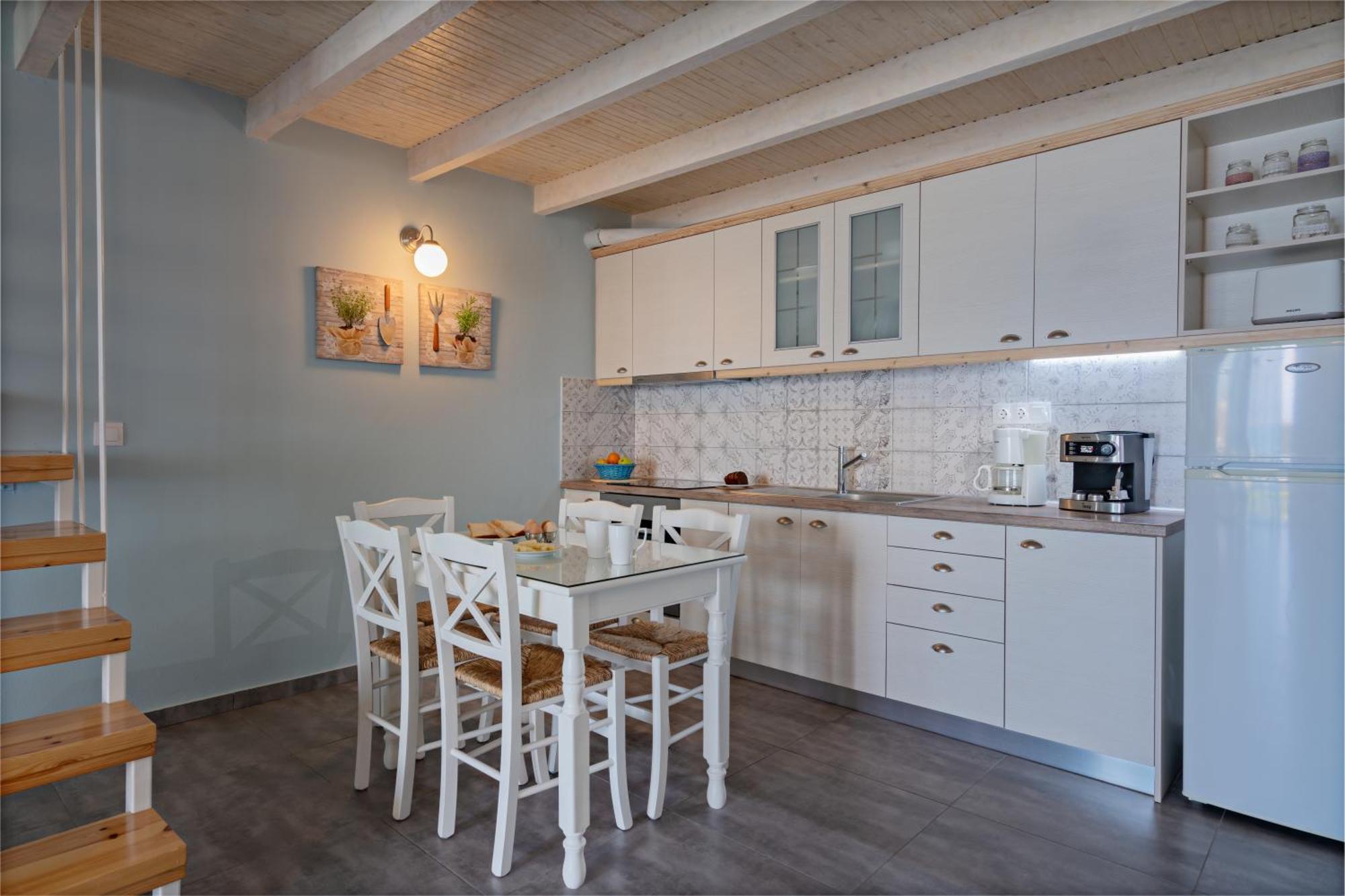The Village Apartments Плакиас Экстерьер фото